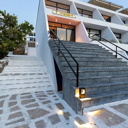 Hippocampus 3* Naousa (Paros)