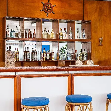Hippocampus 3* Naousa (Paros)