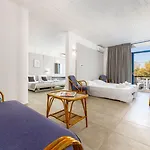 Hippocampus Hotel Nausa