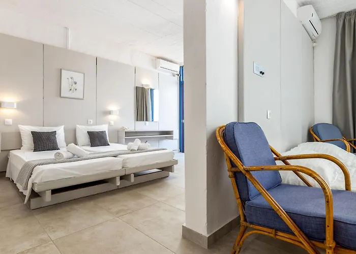 Hippocampus 3* Naousa (Paros)