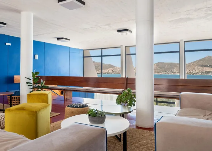 Hippocampus 3* Naousa (Paros)